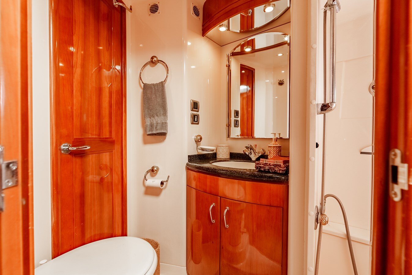 2006-carver-voyager-58-60ebbb