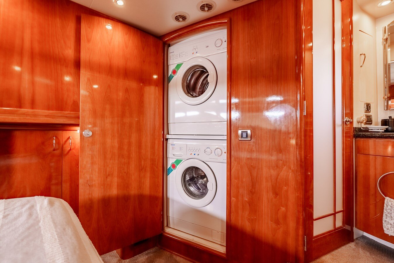 2006-carver-voyager-58-60ebbb