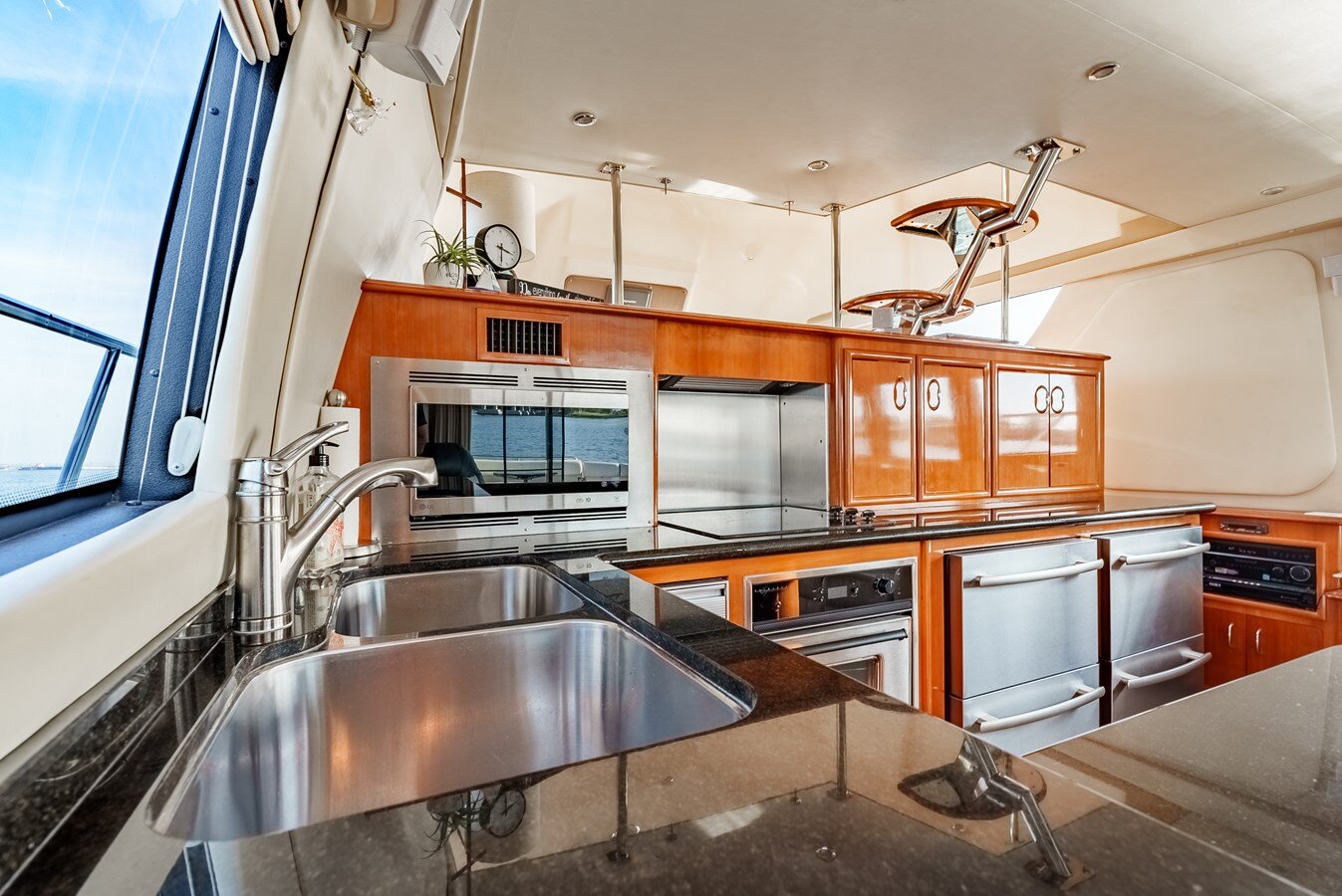 2006-carver-voyager-58-60ebbb