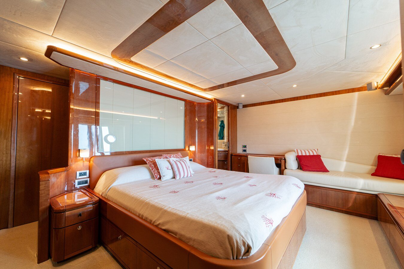 2006-ferretti-83-e6ba02