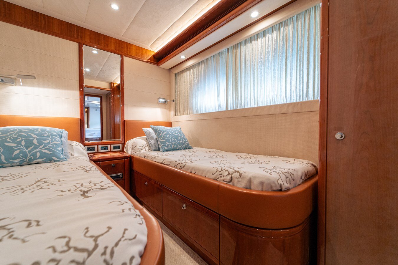 2006-ferretti-83-e6ba02