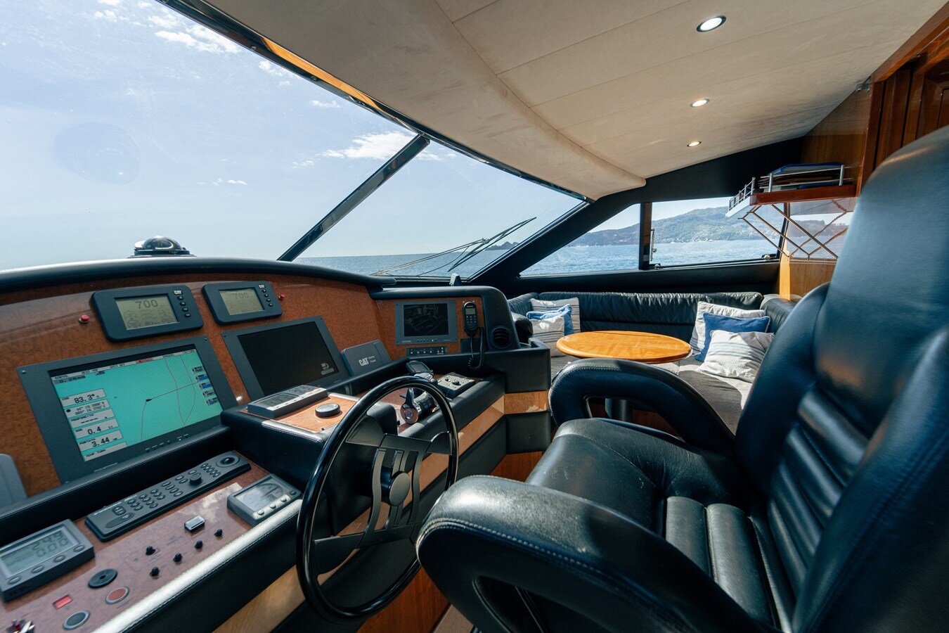 2006-ferretti-83-e6ba02