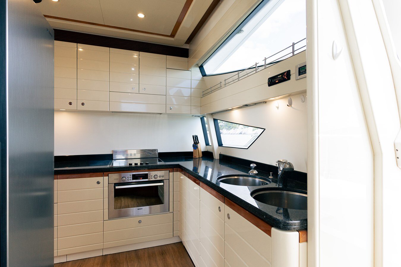 2006-ferretti-83-e6ba02