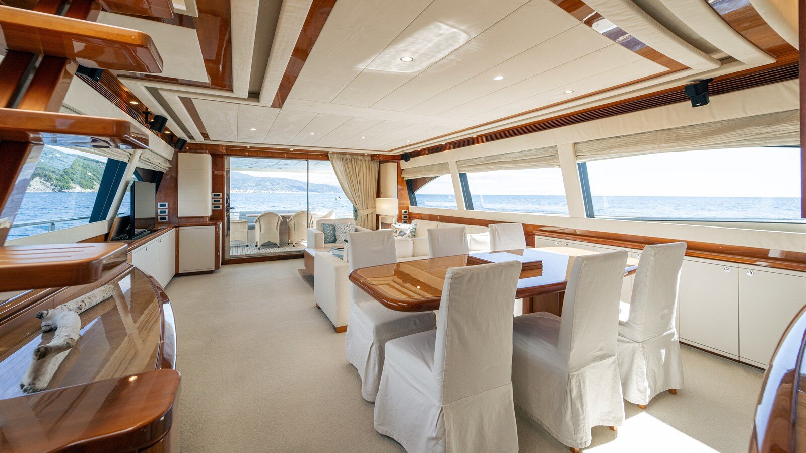 2006-ferretti-83-e6ba02