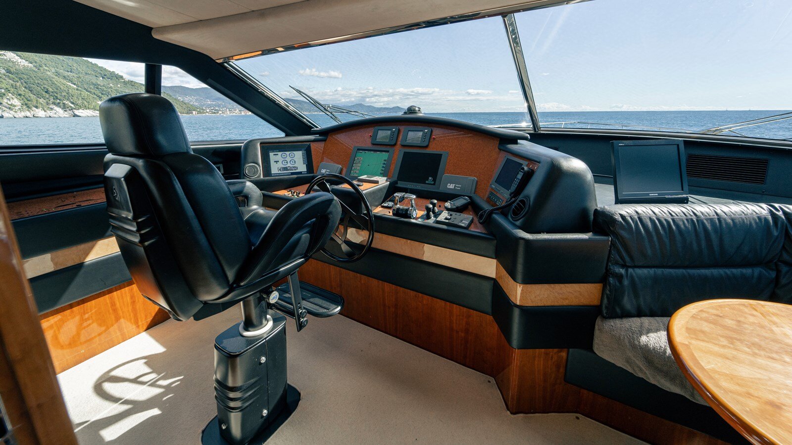 2006-ferretti-83-e6ba02