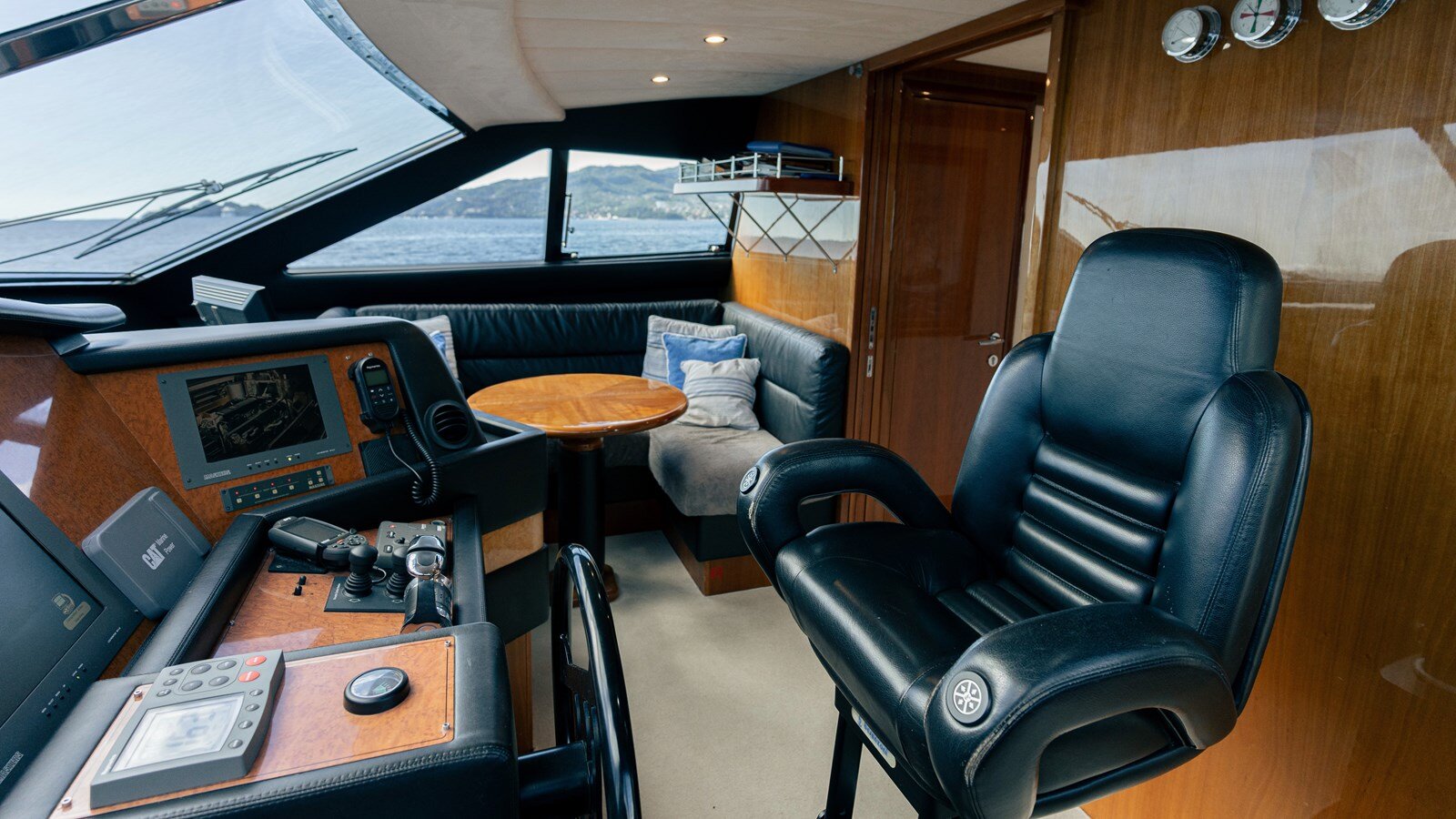 2006-ferretti-83-e6ba02