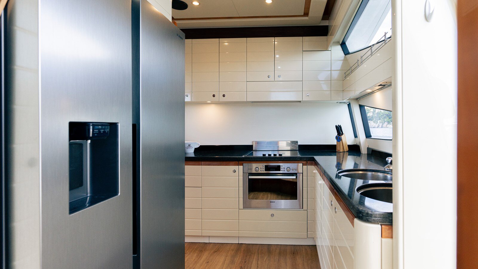 2006-ferretti-83-e6ba02