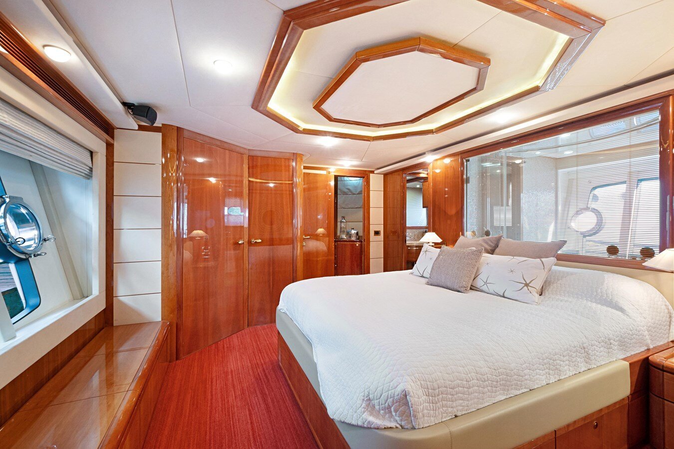 2006-ferretti-yachts-88-3-57bc22