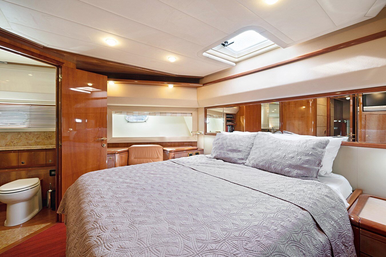 2006-ferretti-yachts-88-3-57bc22