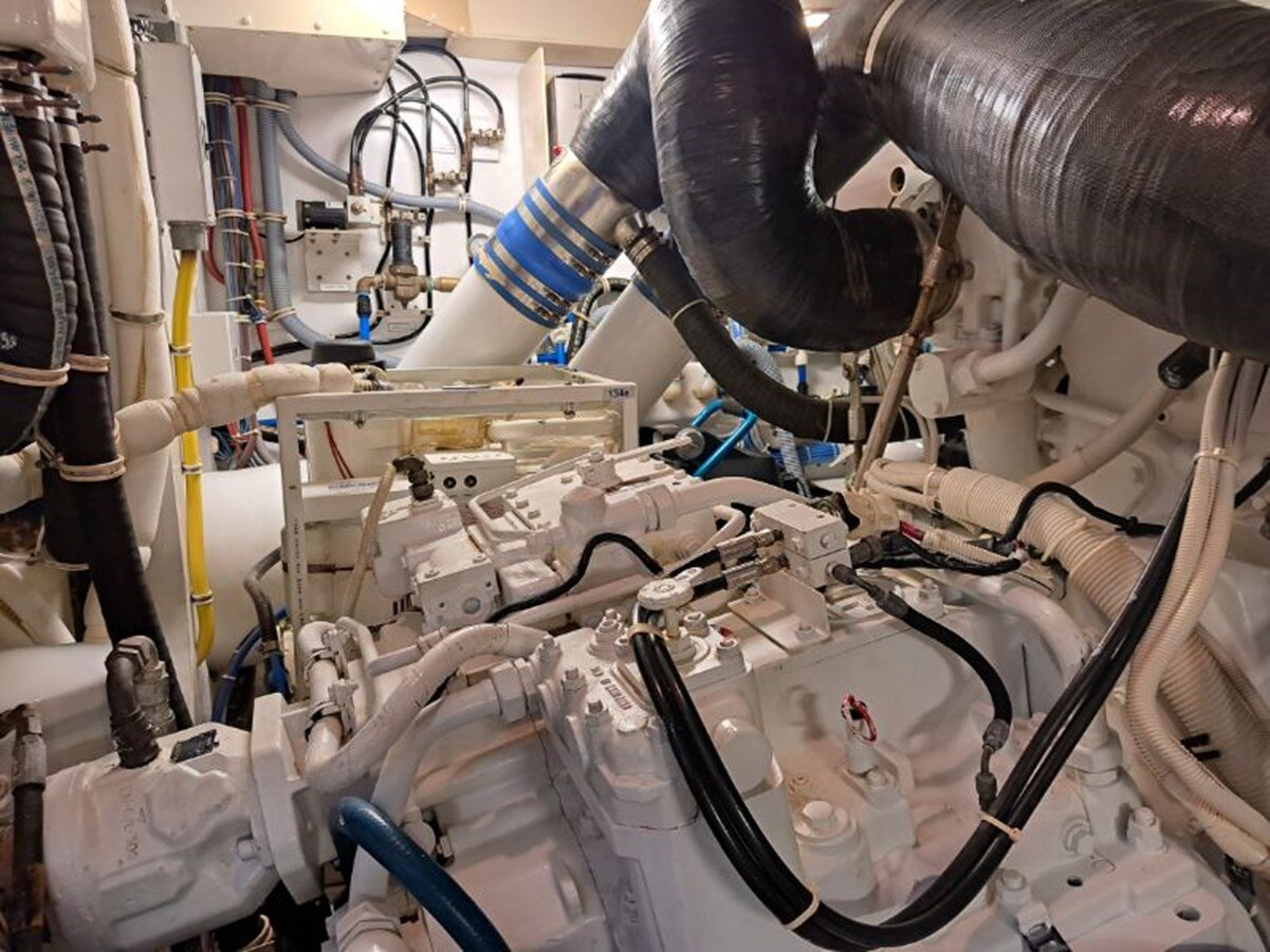 2006-hatteras-68-7-9b75af