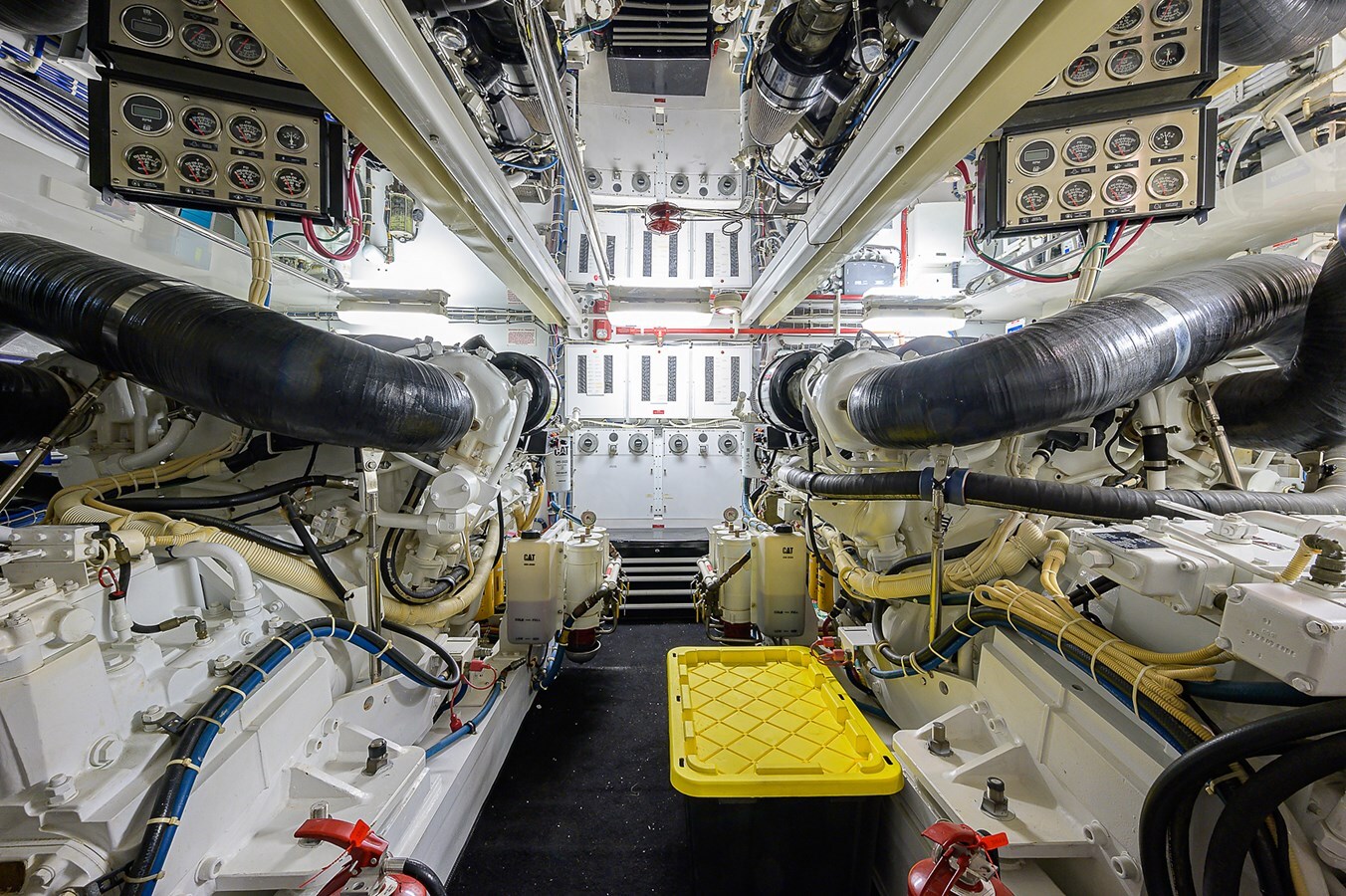 2006-hatteras-68-5bd943