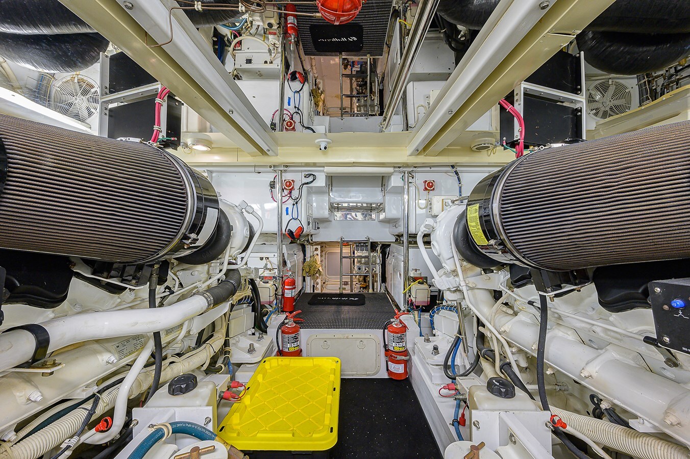 2006-hatteras-68-5bd943