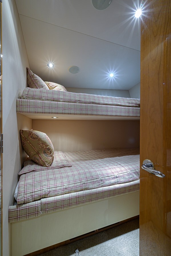 2006-hatteras-68-5bd943