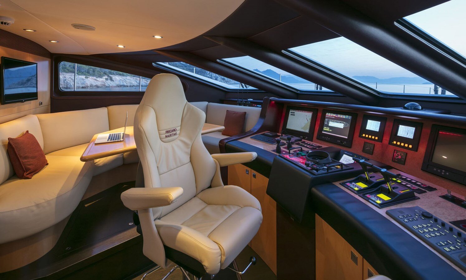 2006 HEESEN YACHTS 122' 5