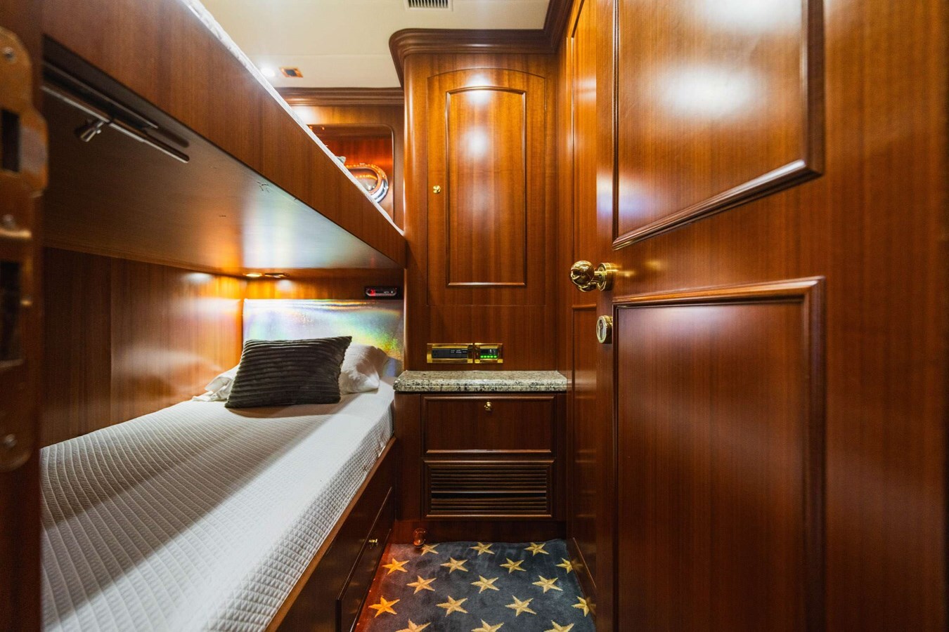 2006 HORIZON YACHT 85'