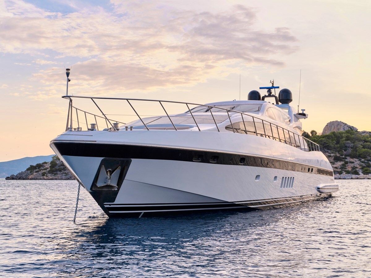 2006 OVERMARINE GROUP 103'