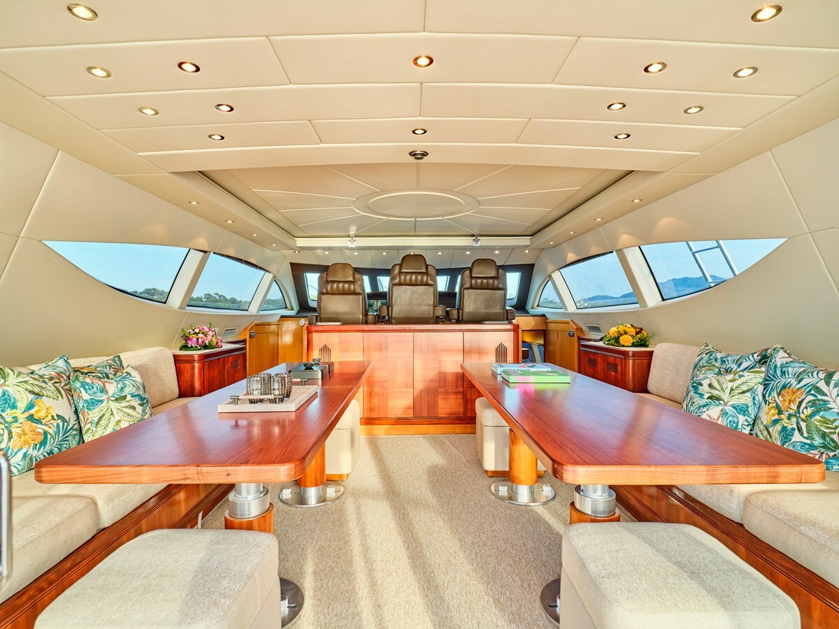 2006 OVERMARINE GROUP 103'