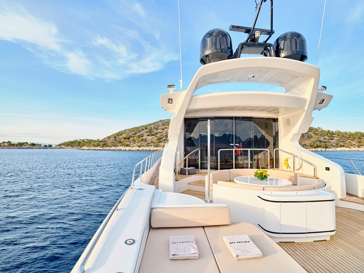 2006 OVERMARINE GROUP 103'