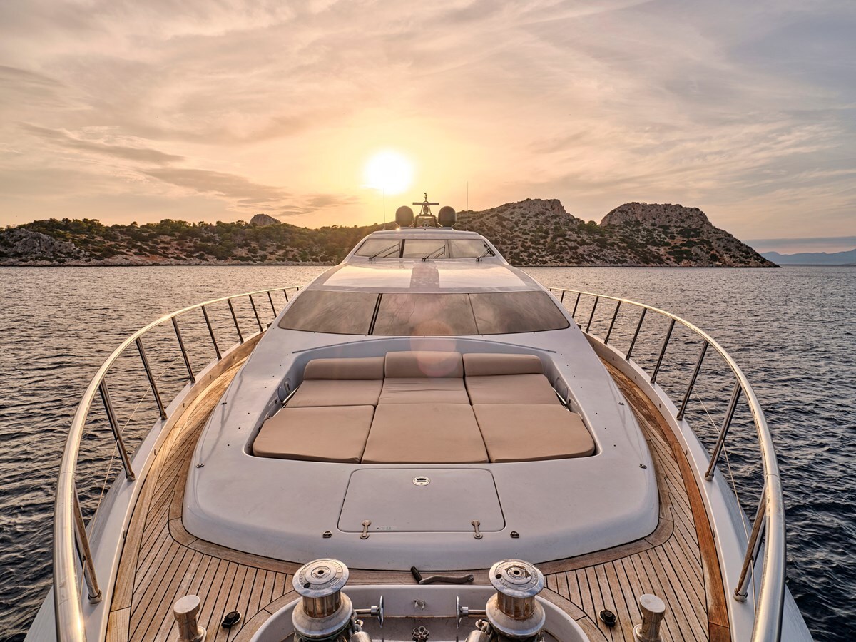 2006 OVERMARINE GROUP 103'