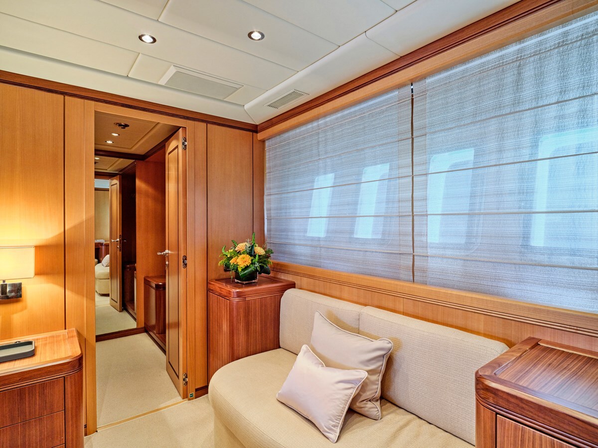 2006 OVERMARINE GROUP 103'