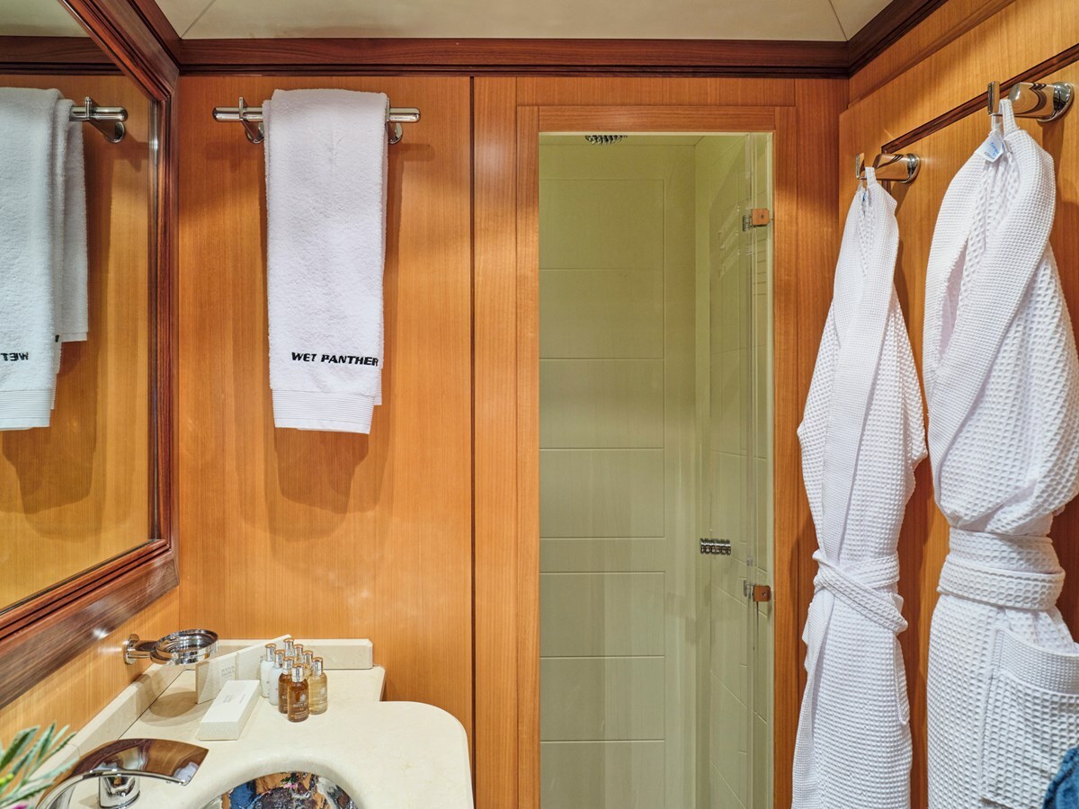 2006 OVERMARINE GROUP 103'