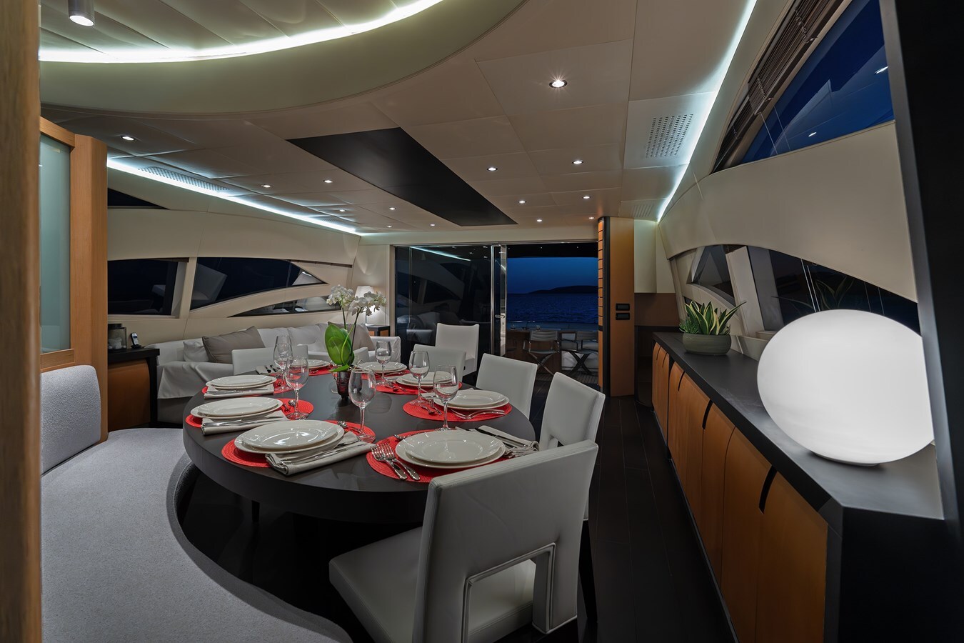 2006 PERSHING 90'