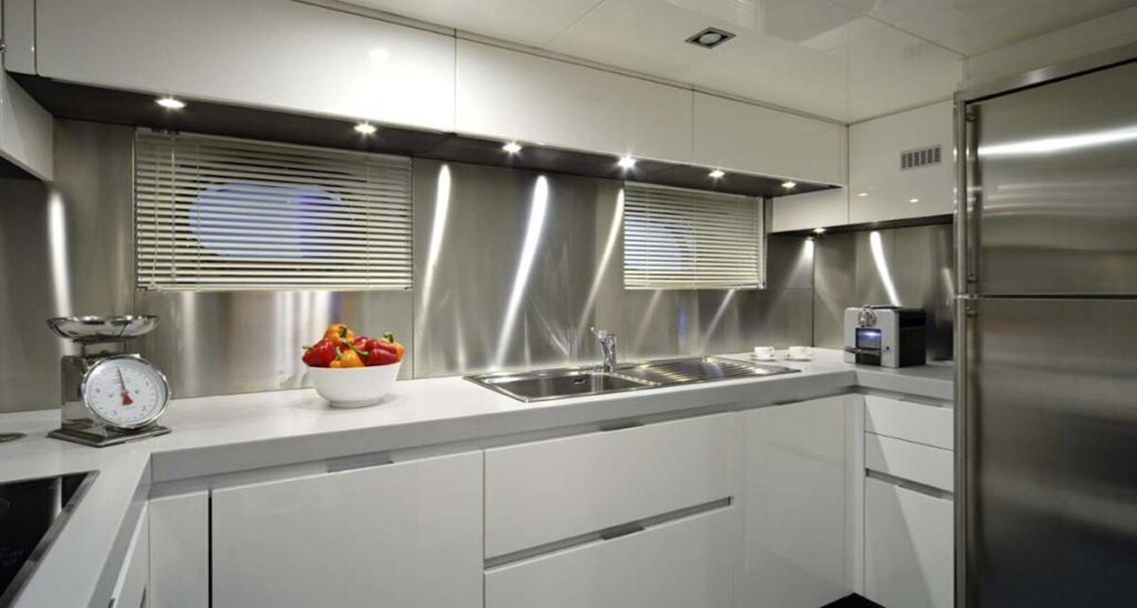 2007 ADMIRAL YACHTS 114' 10