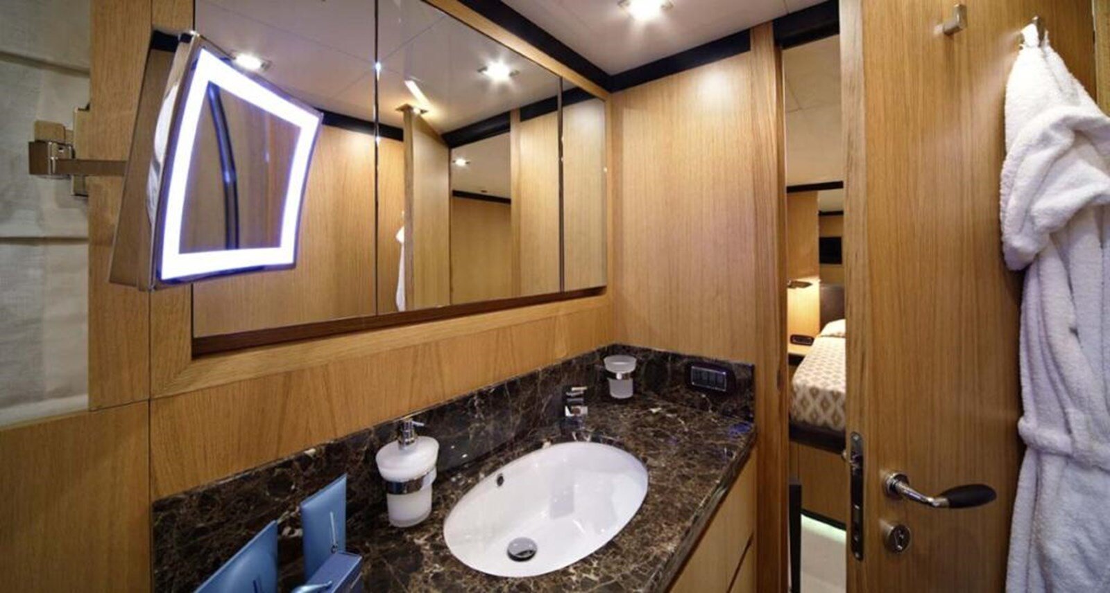 2007 ADMIRAL YACHTS 114' 10