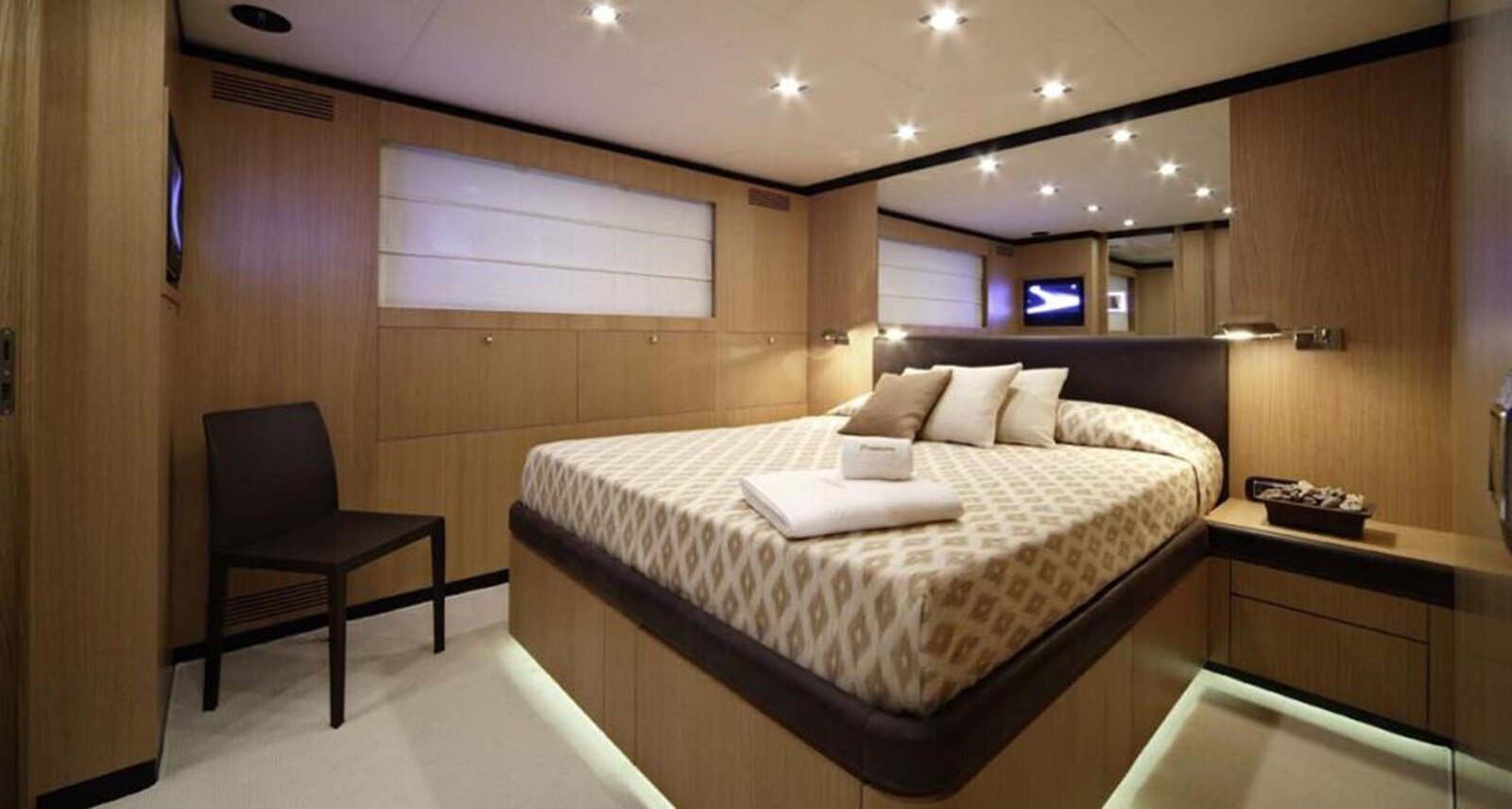 2007 ADMIRAL YACHTS 114' 10