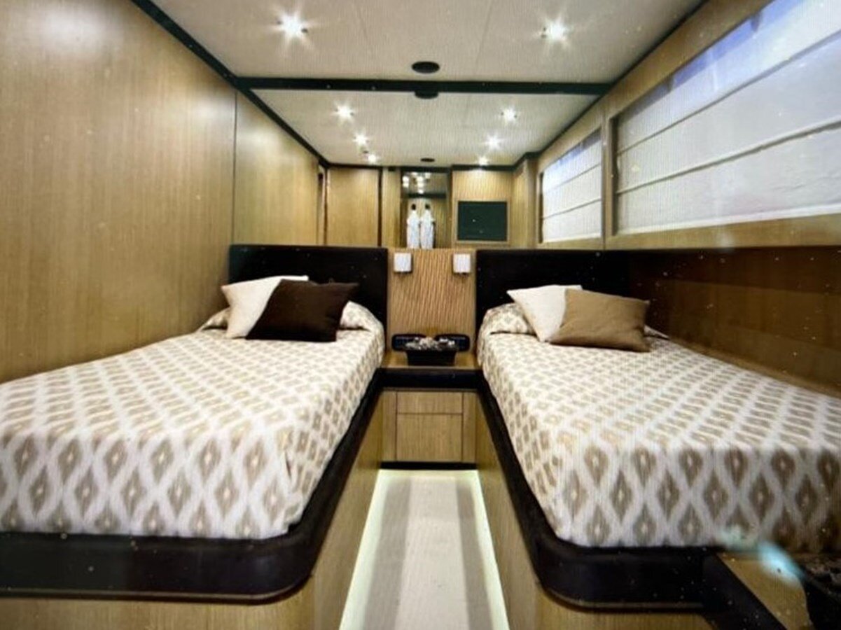 2007 ADMIRAL YACHTS 114' 10