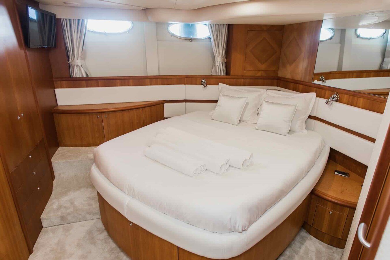 2007 AICON YACHTS 57' 5