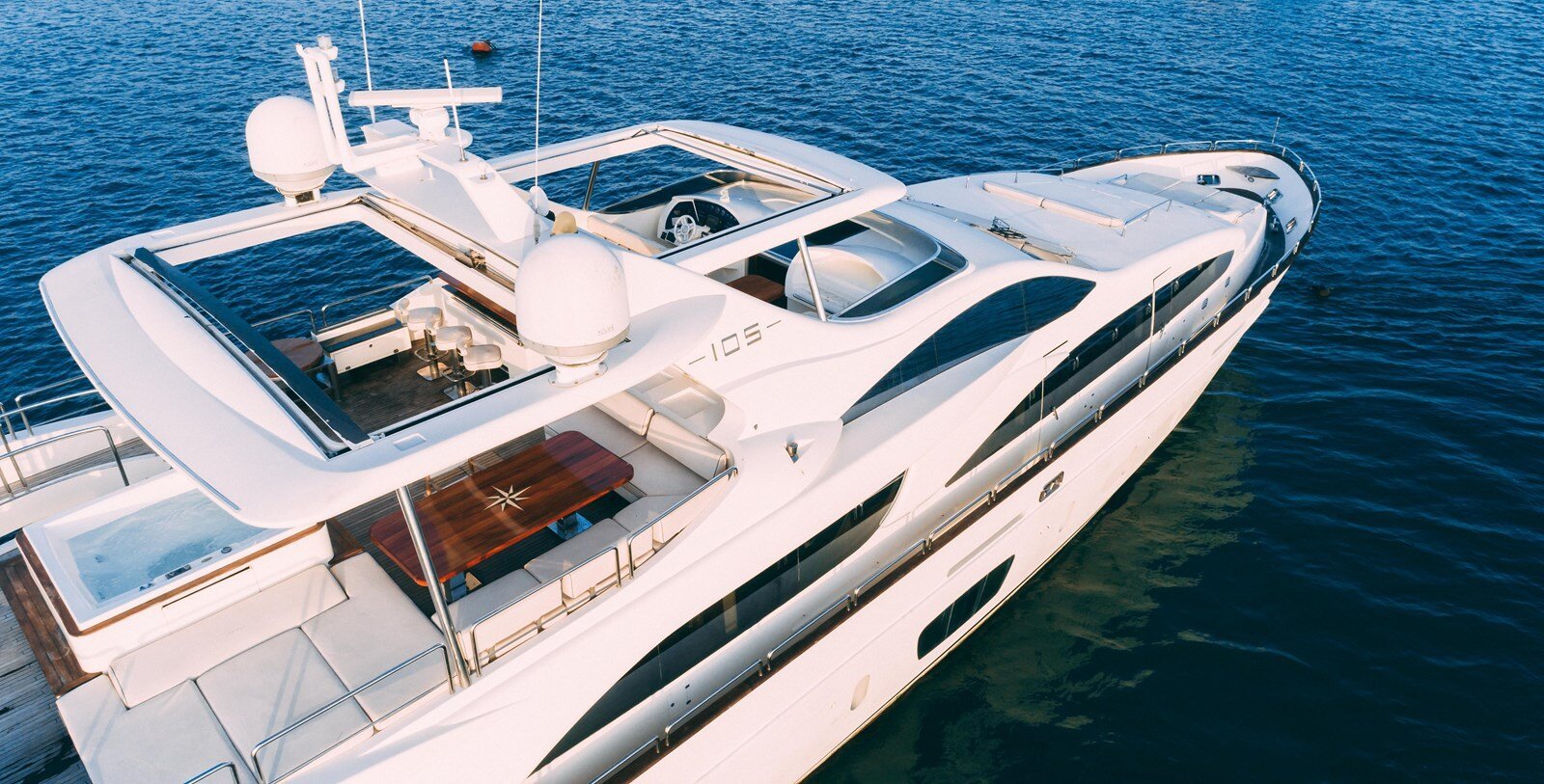 2007 AZIMUT YACHTS 105'