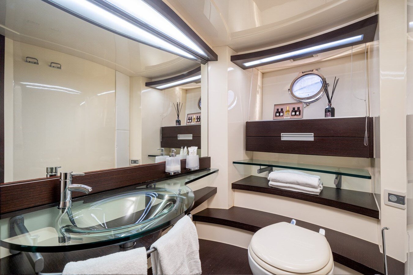 2007 AZIMUT YACHTS 71' 3