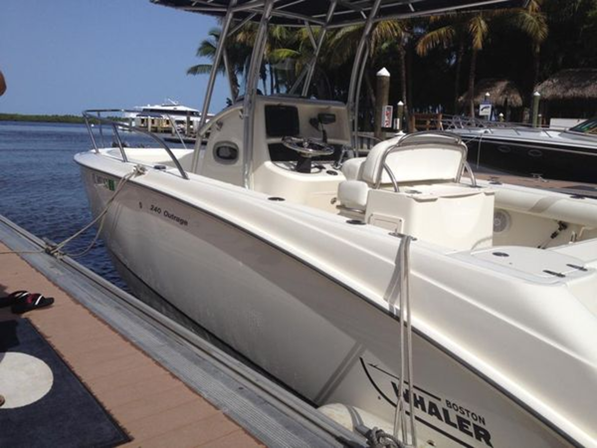 2007-boston-whaler-24-1-7d3163