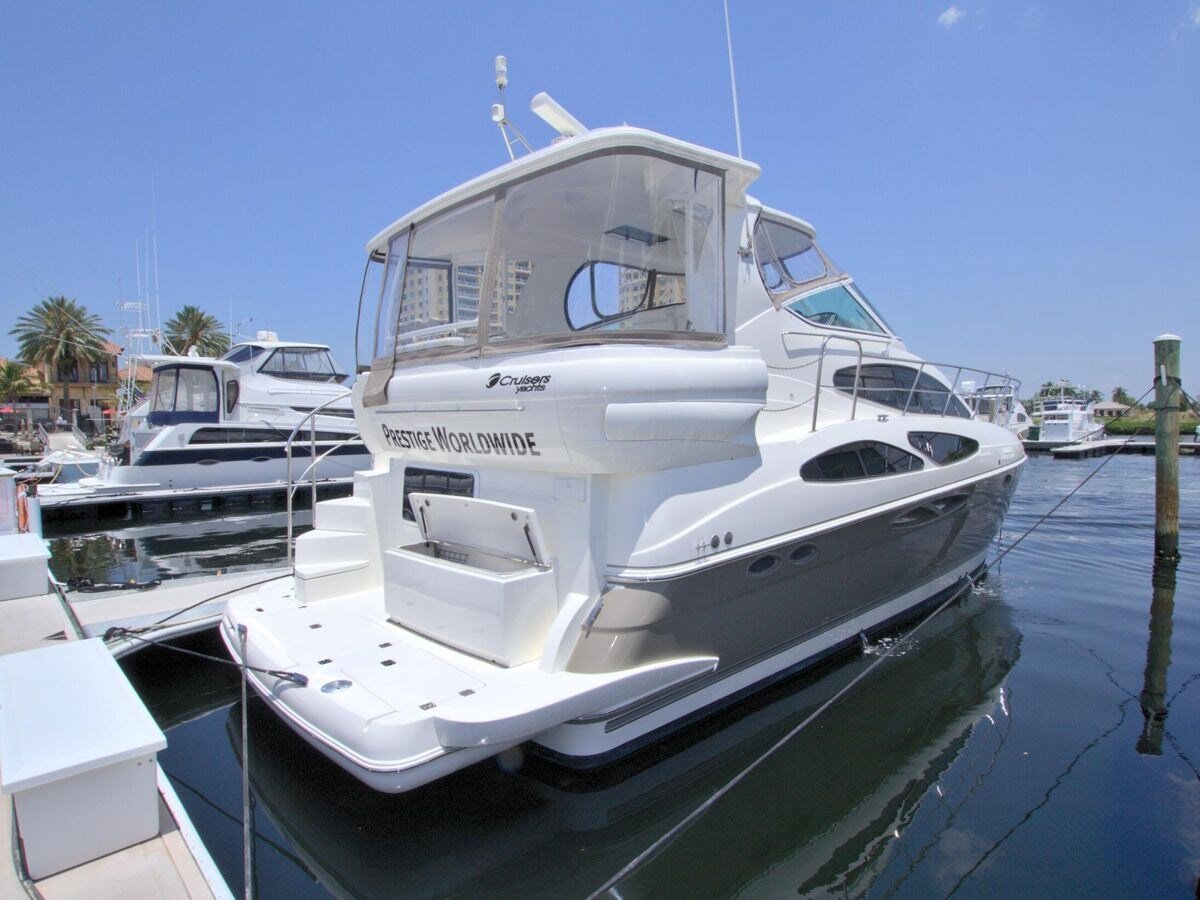 2007-cruisers-yachts-41-c029d5