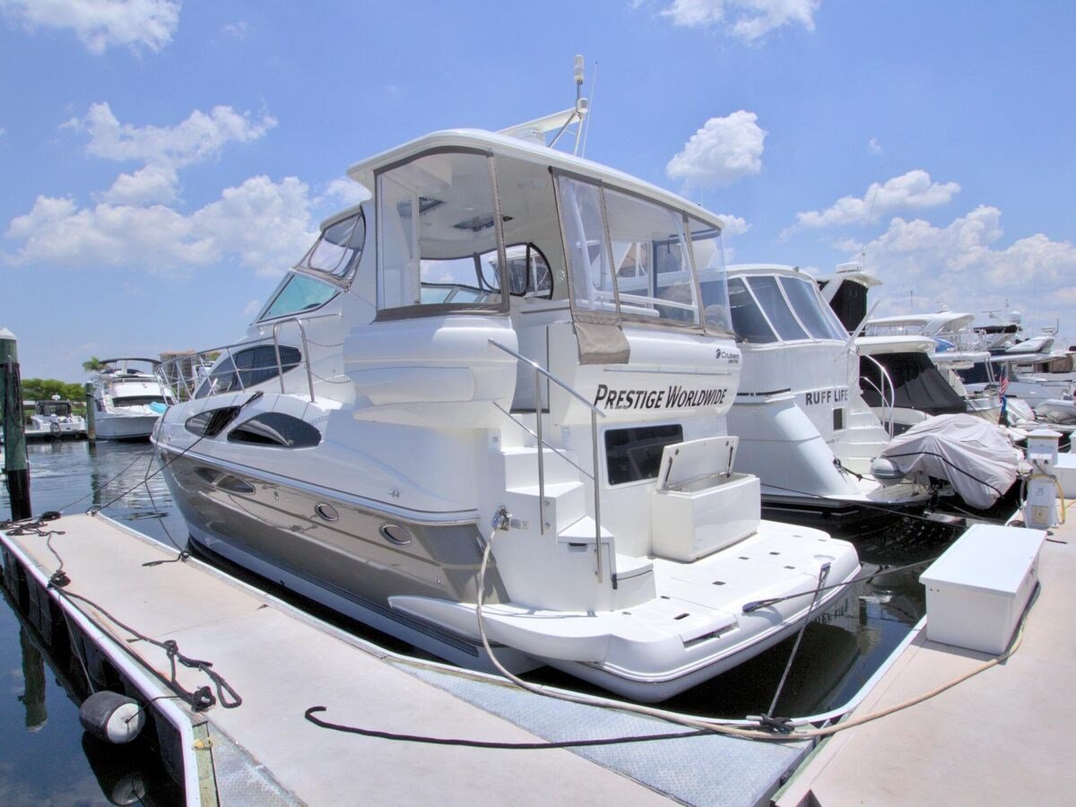 2007-cruisers-yachts-41-c029d5