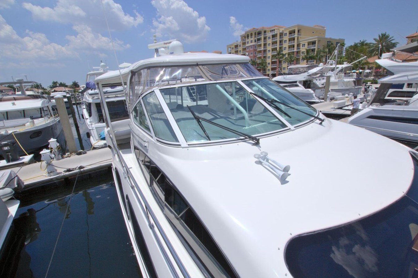 2007-cruisers-yachts-41-c029d5