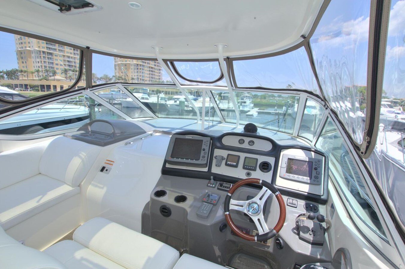 2007-cruisers-yachts-41-c029d5