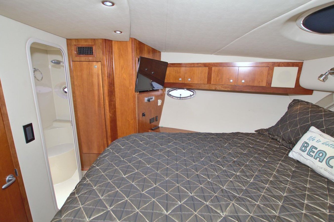 2007-cruisers-yachts-41-c029d5