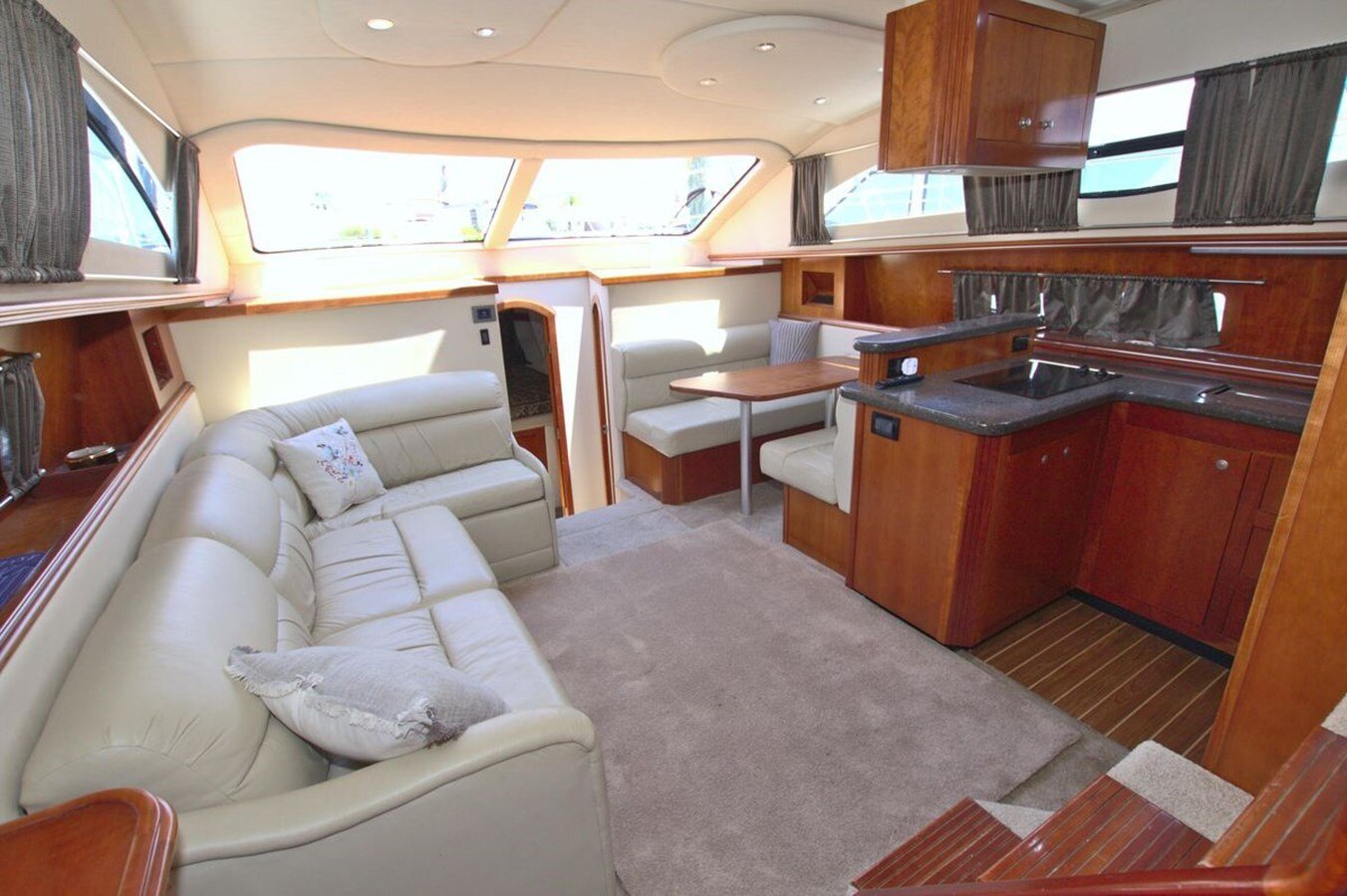 2007-cruisers-yachts-41-c029d5