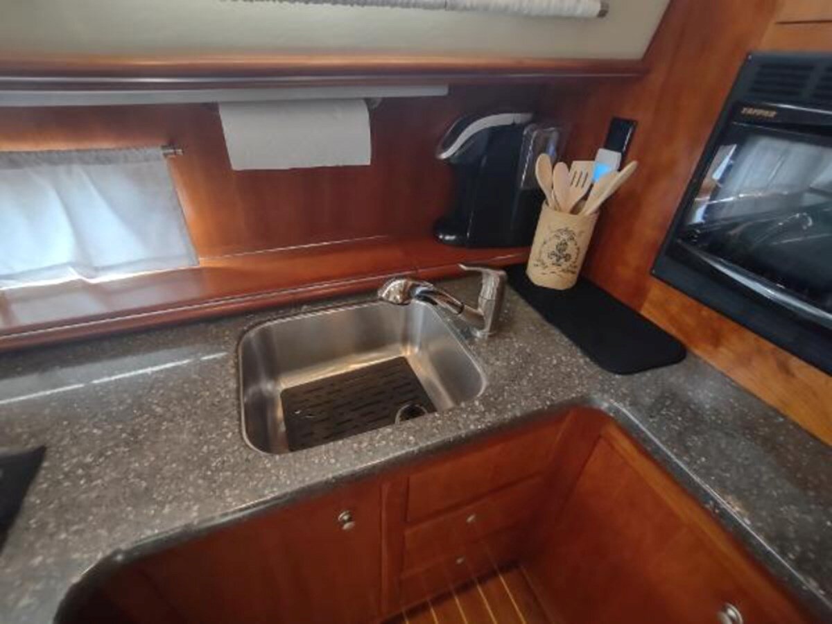 2007-cruisers-yachts-42-6-1cb3eb