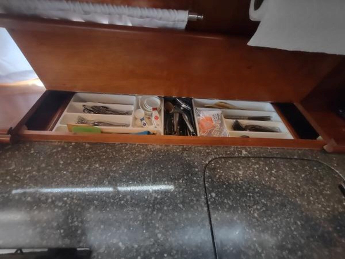 2007-cruisers-yachts-42-6-1cb3eb