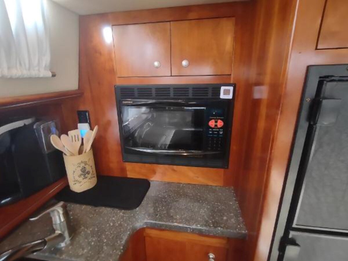 2007-cruisers-yachts-42-6-1cb3eb