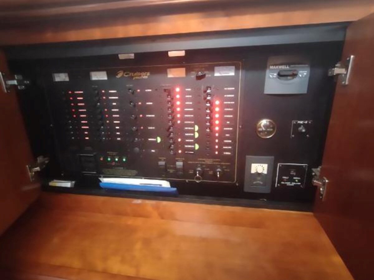 2007-cruisers-yachts-42-6-1cb3eb