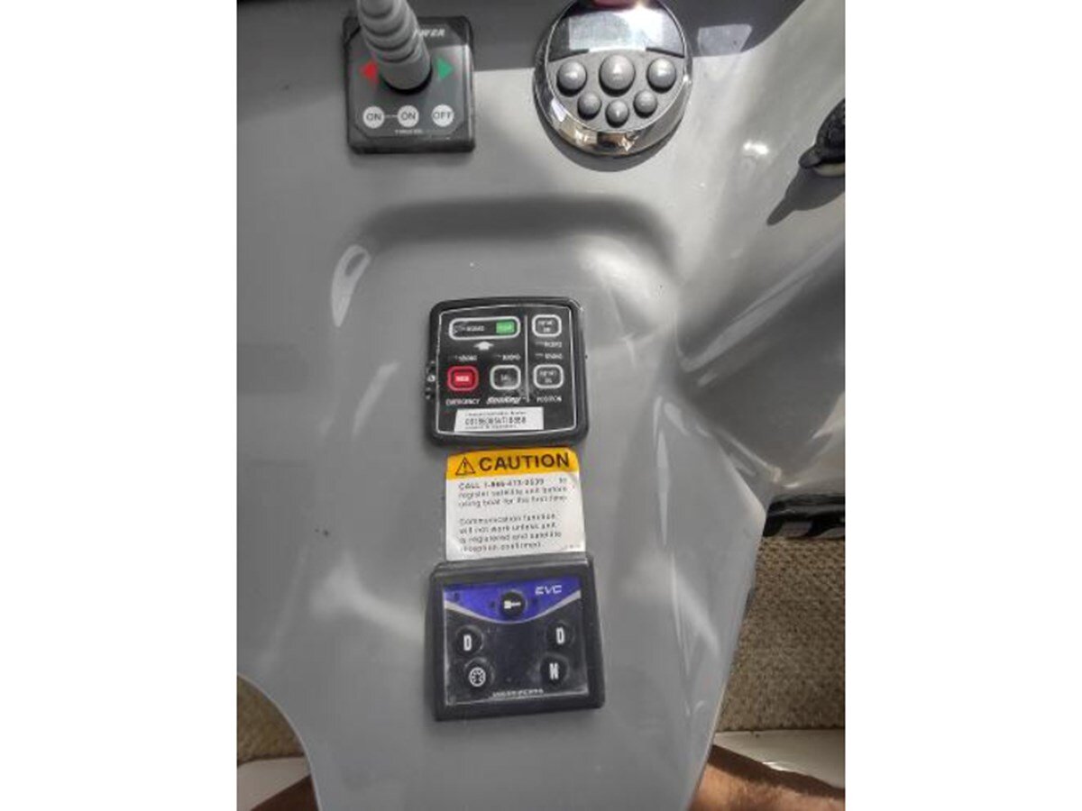 2007-cruisers-yachts-42-6-1cb3eb