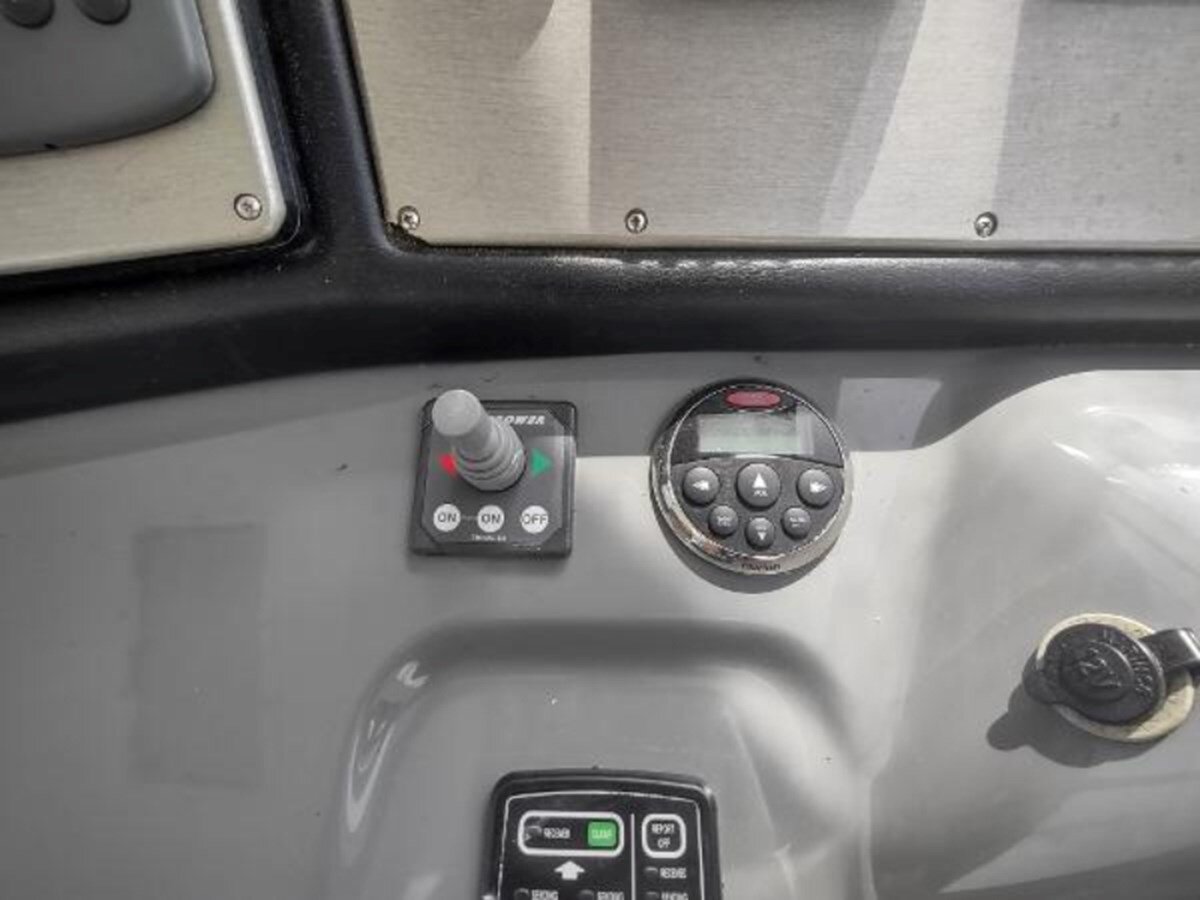 2007-cruisers-yachts-42-6-1cb3eb