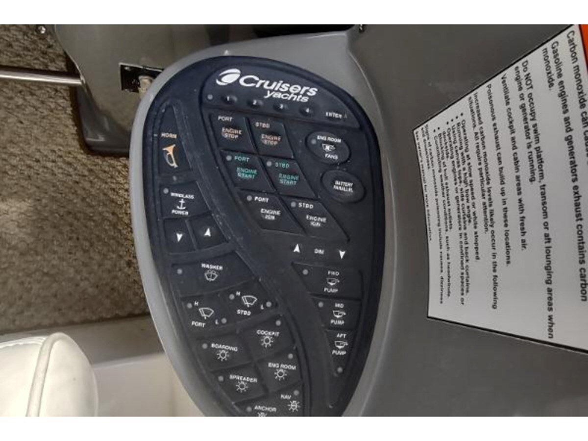 2007-cruisers-yachts-42-6-1cb3eb