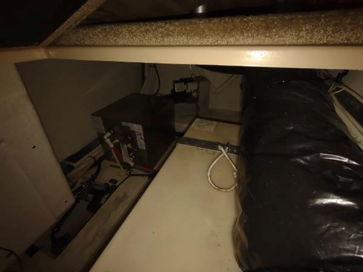 2007-cruisers-yachts-42-6-1cb3eb