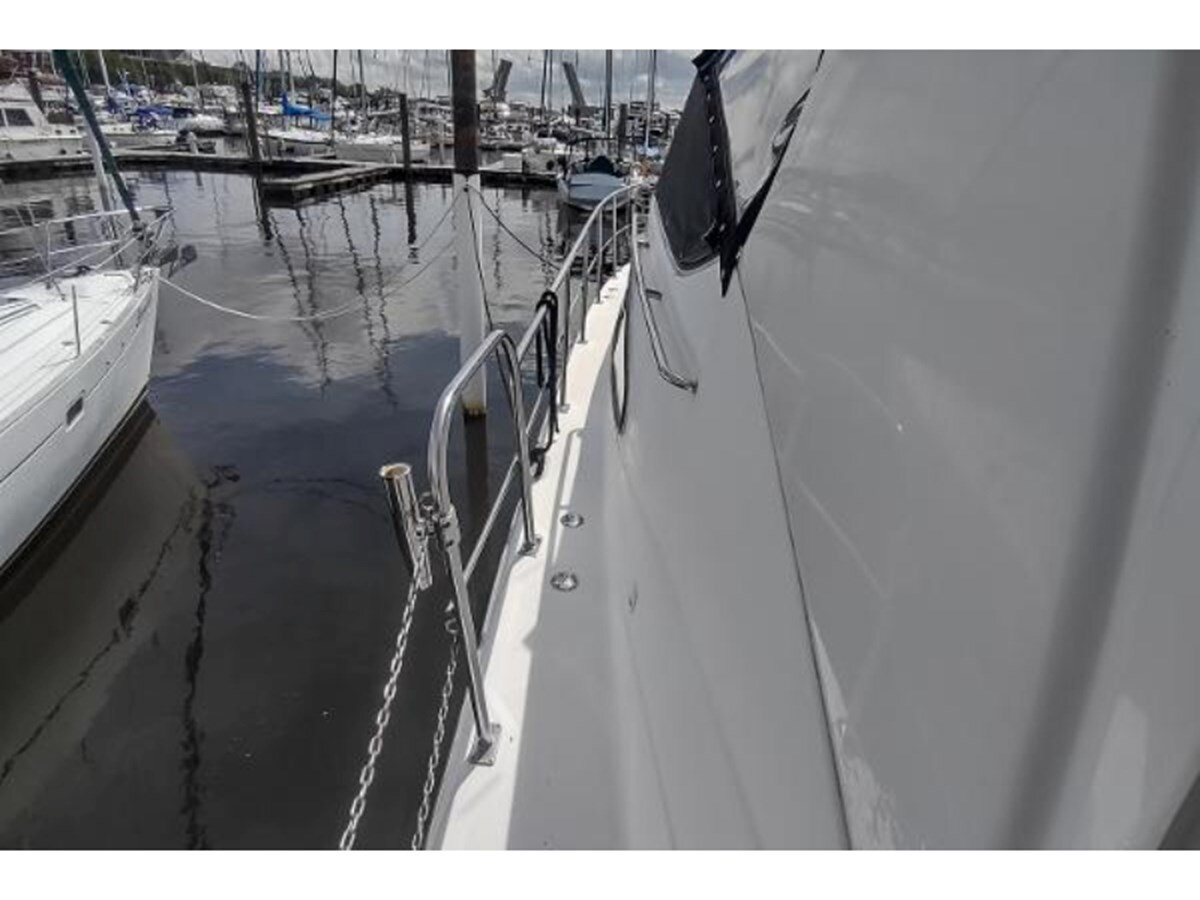 2007-cruisers-yachts-42-6-1cb3eb