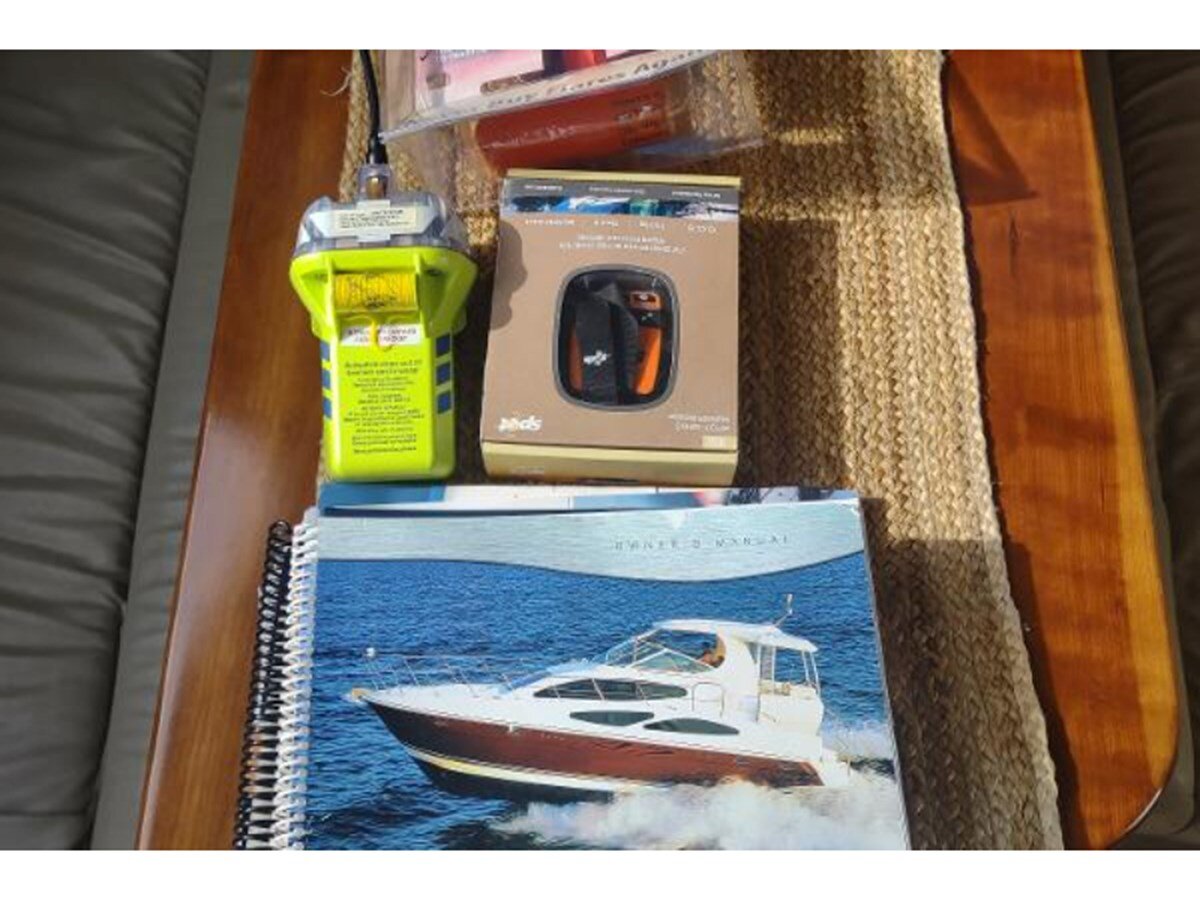 2007-cruisers-yachts-42-6-1cb3eb